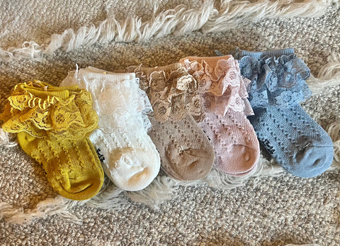 Lace ruffle socks